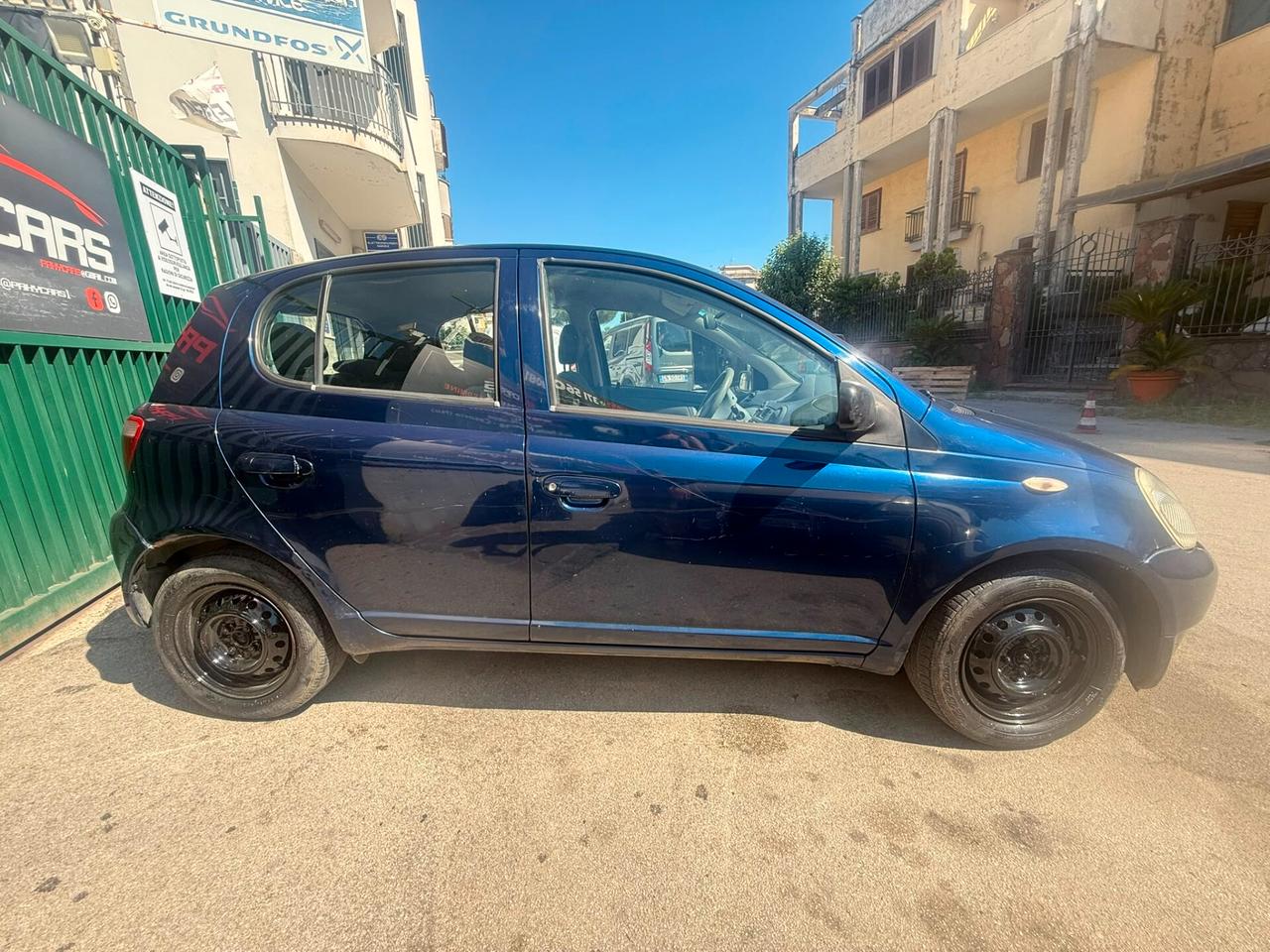 Toyota Yaris 1.0i 16V cat 5 porte Sol
