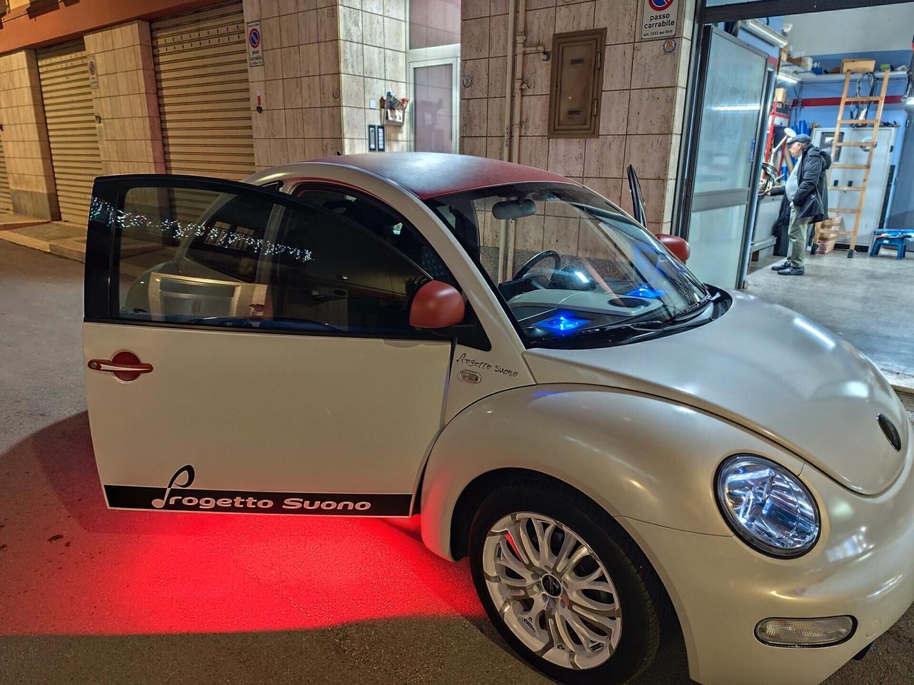 Volkswagen New Beetle AUTO DEMO SOUND QUALITY BRAND ALPINE WRAPPATA