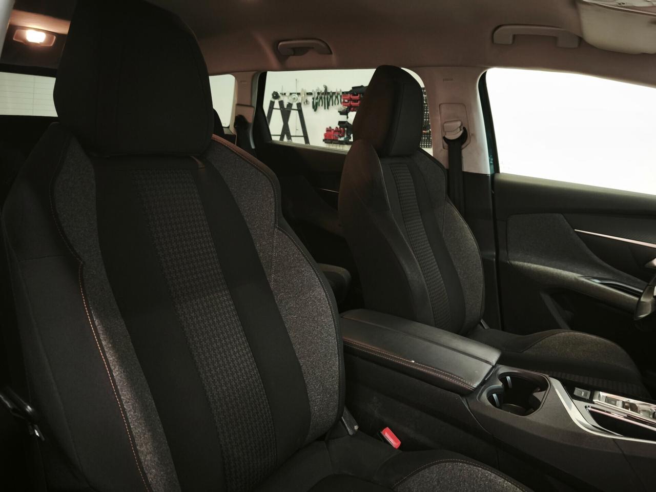 Peugeot 5008 1.5 HDi 130 CV