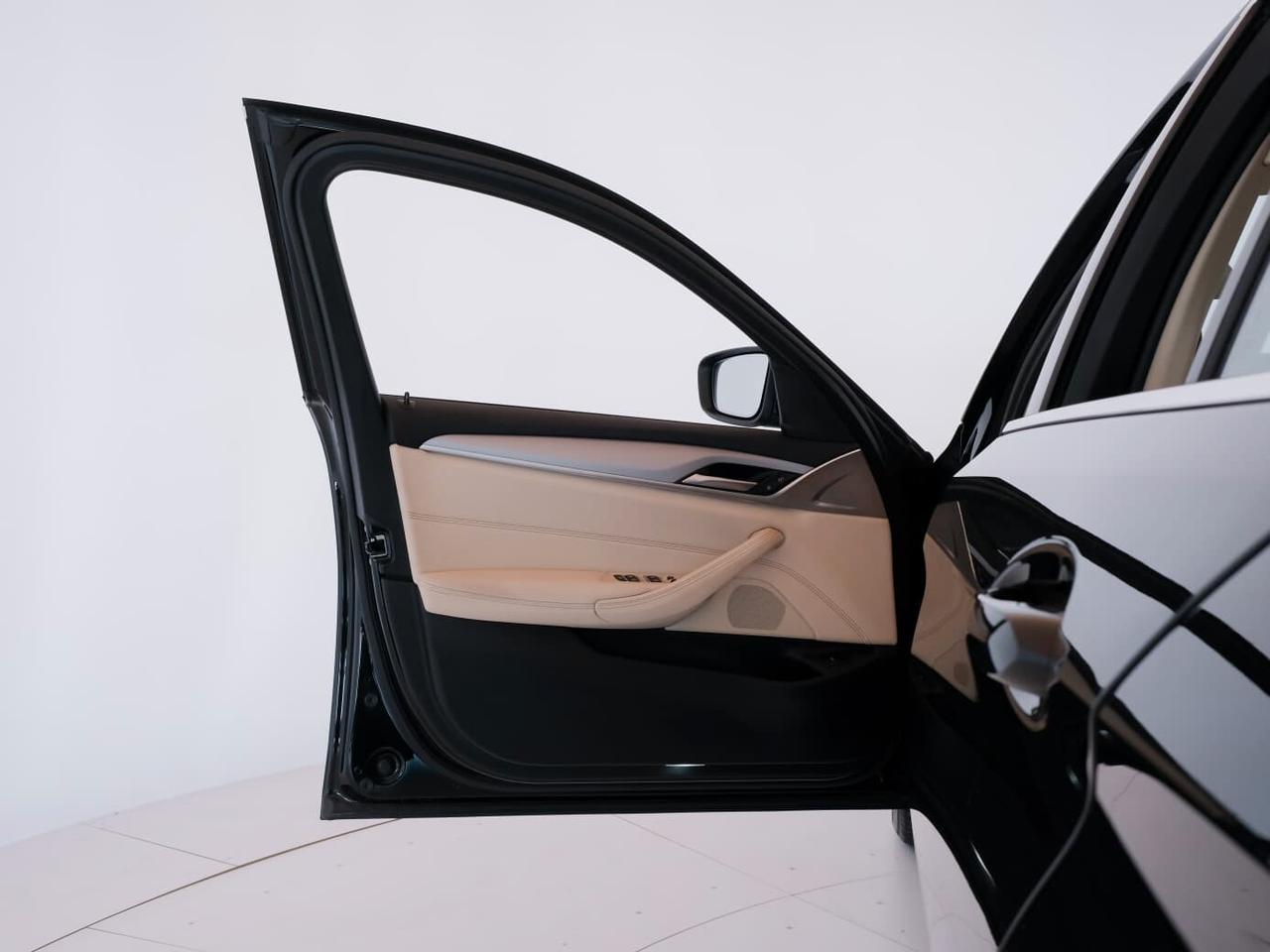 BMW 518d Touring mhev 48V auto