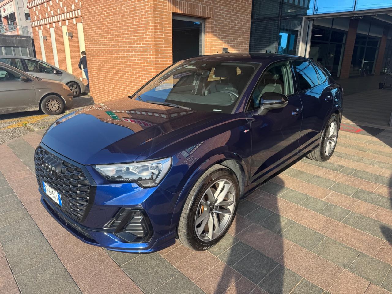 Audi Q3 35 TDI S tronic Identity Black