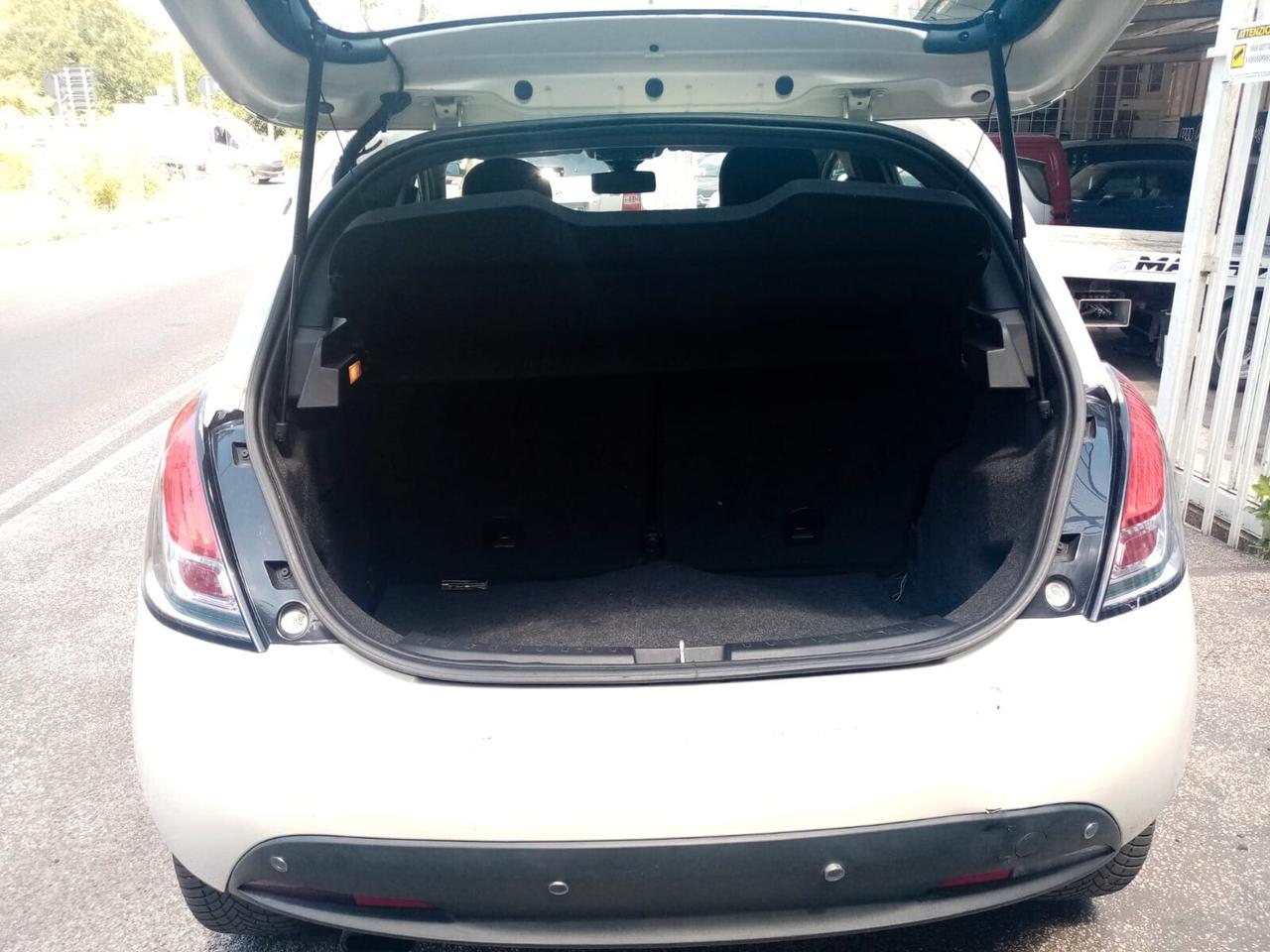 Lancia Ypsilon 0.9 TwinAir 85 CV 5 porte S&S Platinum