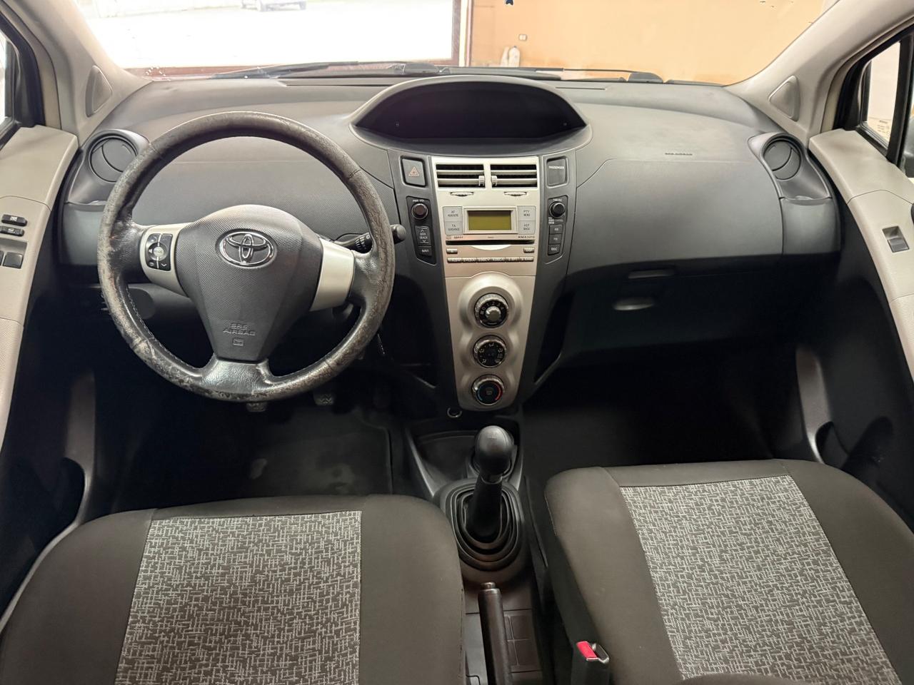 Toyota Yaris 1.0 5 porte