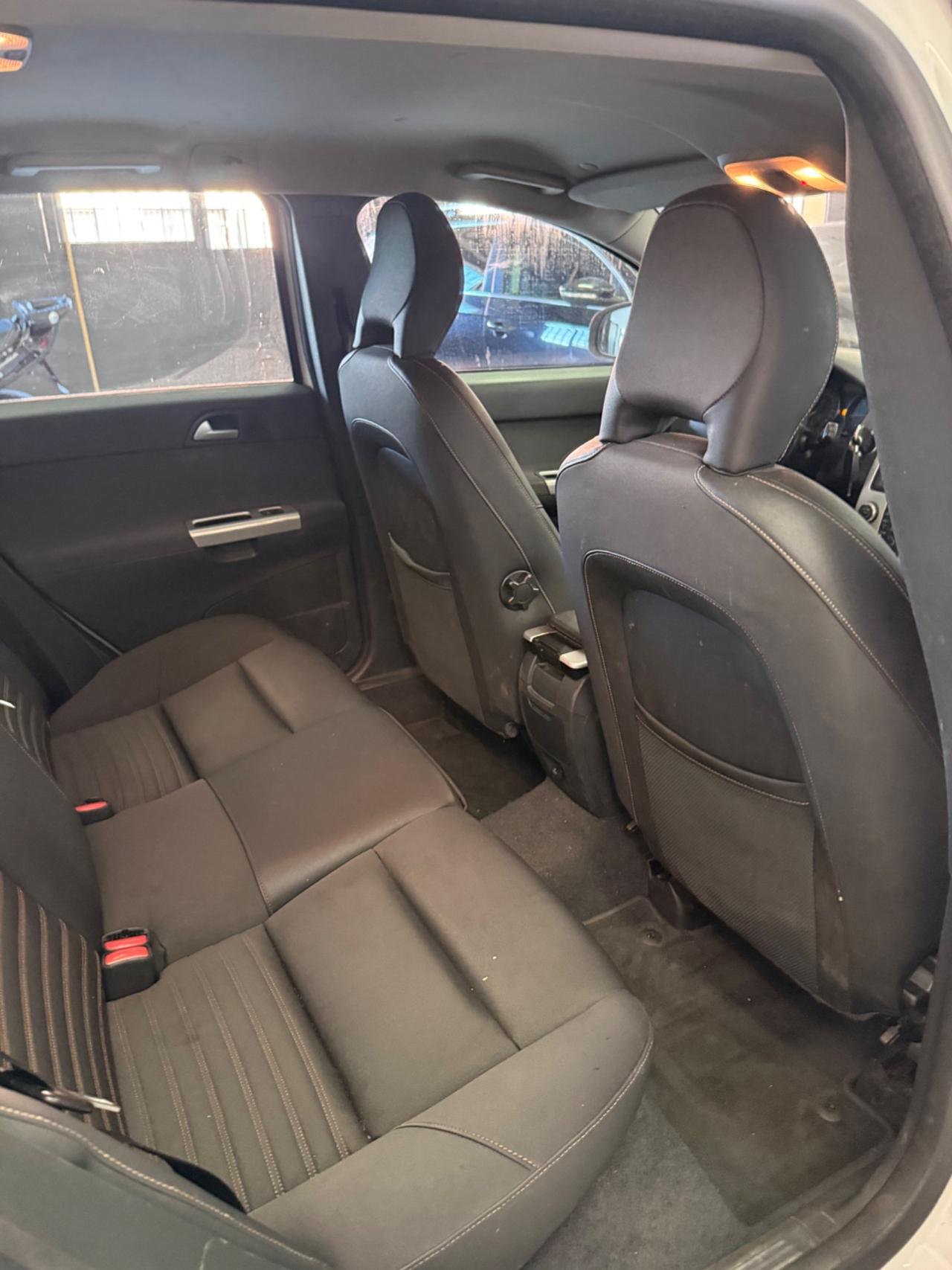 Volvo V50 D2 R-design