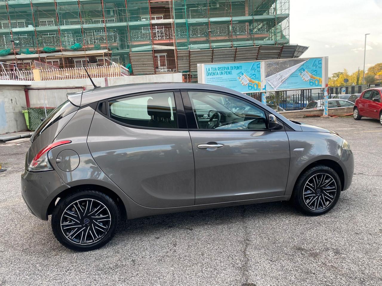 Lancia Ypsilon 1.2 69 CV 5 porte S&S Black and Noir