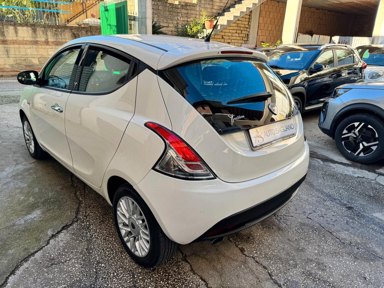 Lancia Ypsilon 1.2 69 CV 5 porte S&S Gold