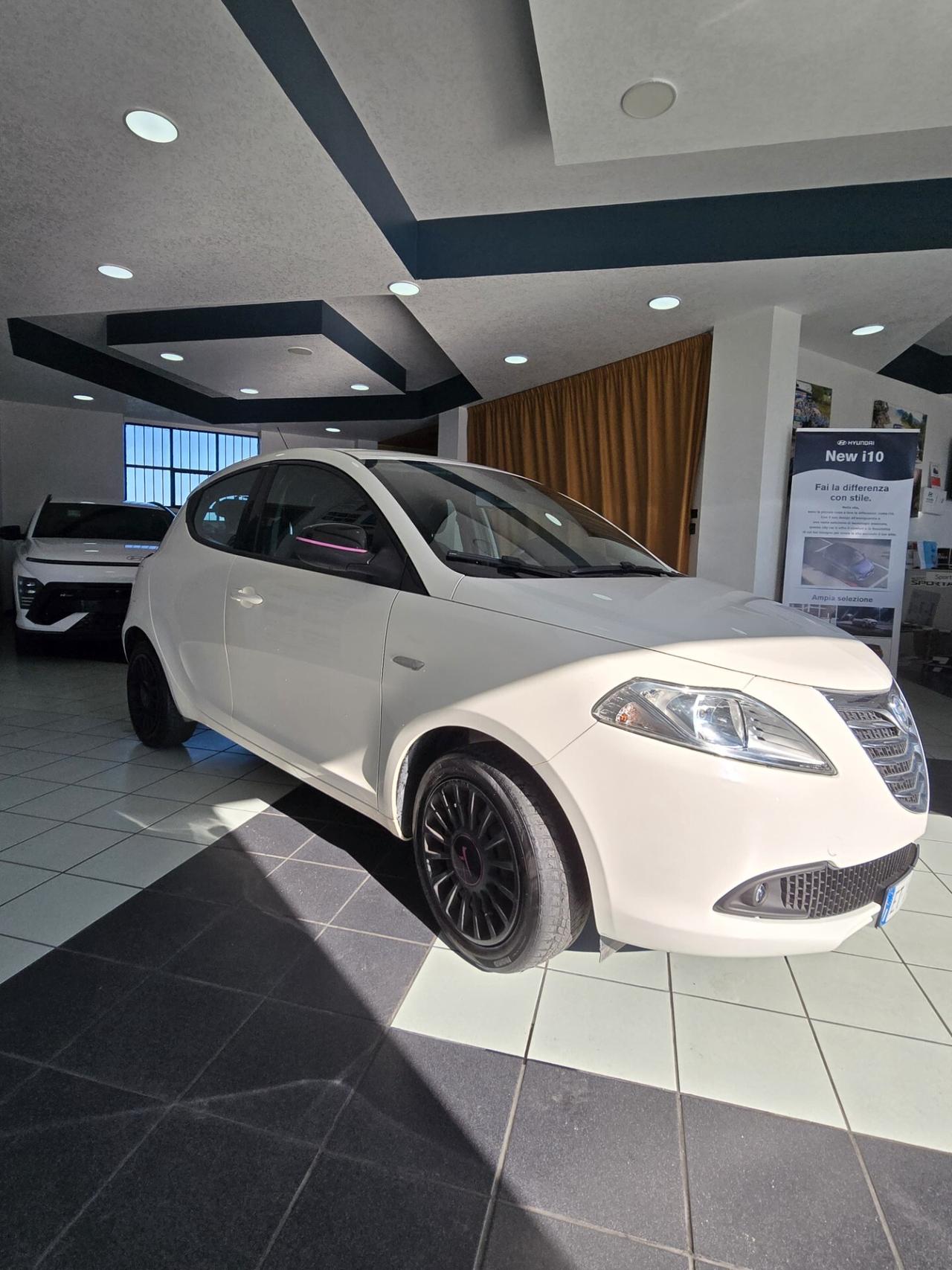 Lancia Ypsilon 1.2 69 CV 5 porte S&S Platinum