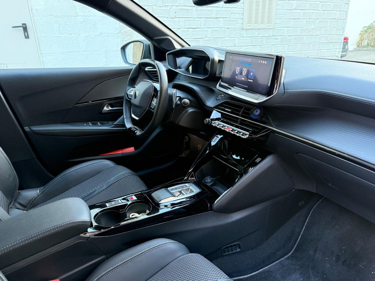 Peugeot 208 Hybrid 136 e-DCS6 GT