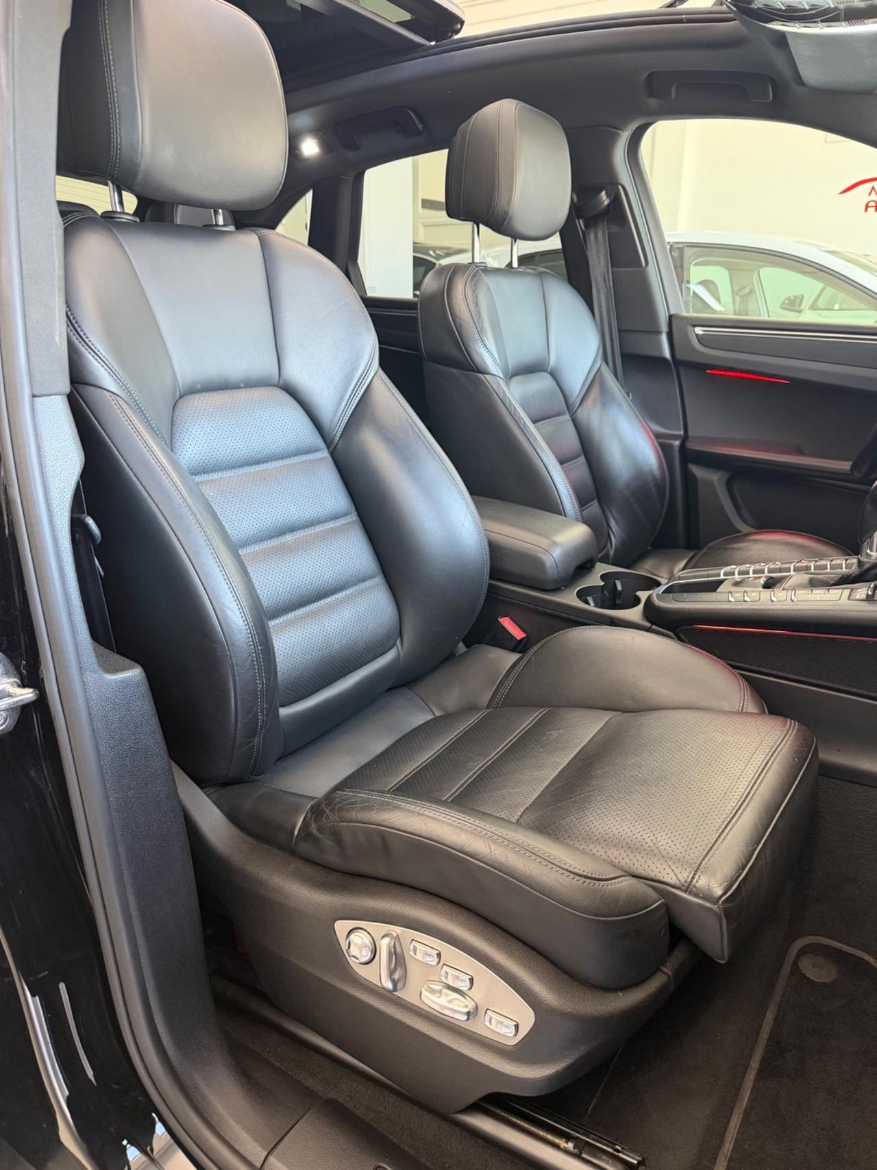 Porsche Macan 2.0 245 TETTO FULL finanziabile