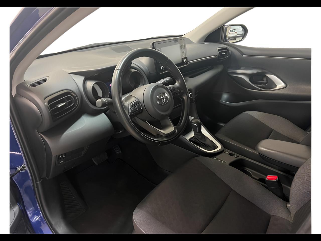 TOYOTA Yaris 1.5h Trend