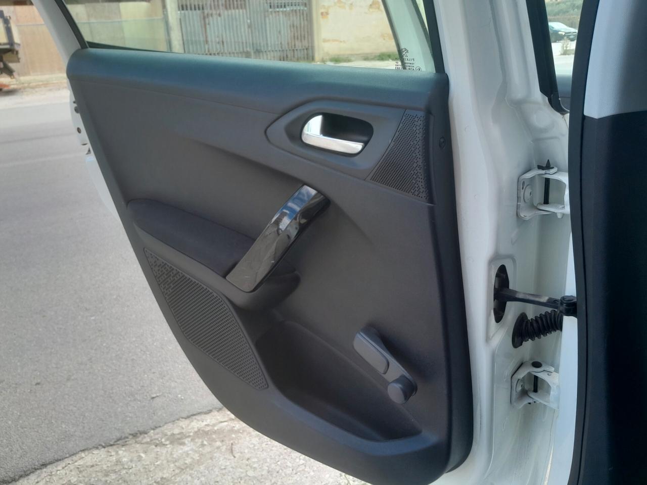 Peugeot 208 PureTech 82 5 porte Active