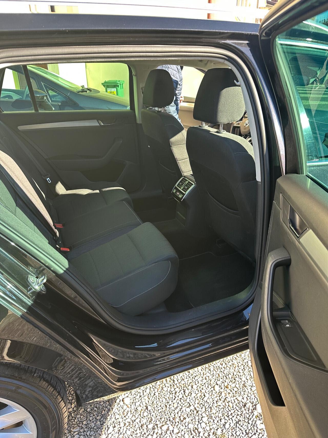 Skoda Superb 2.0 TDI 150 CV SCR DSG Wagon Executive