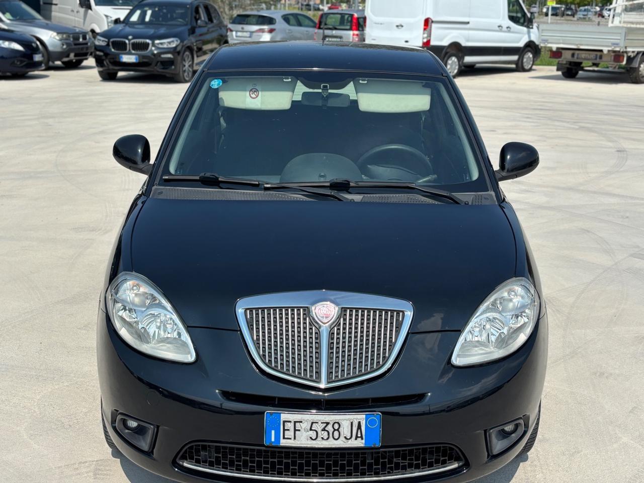 Lancia Ypsilon 1.3 MJT 75 CV Platino