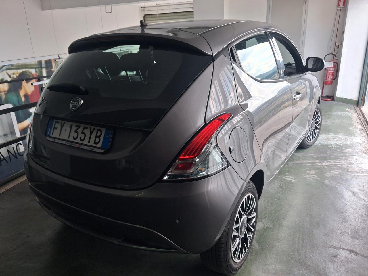 Lancia Ypsilon 1.2 69 CV 5 P GPL Gold
