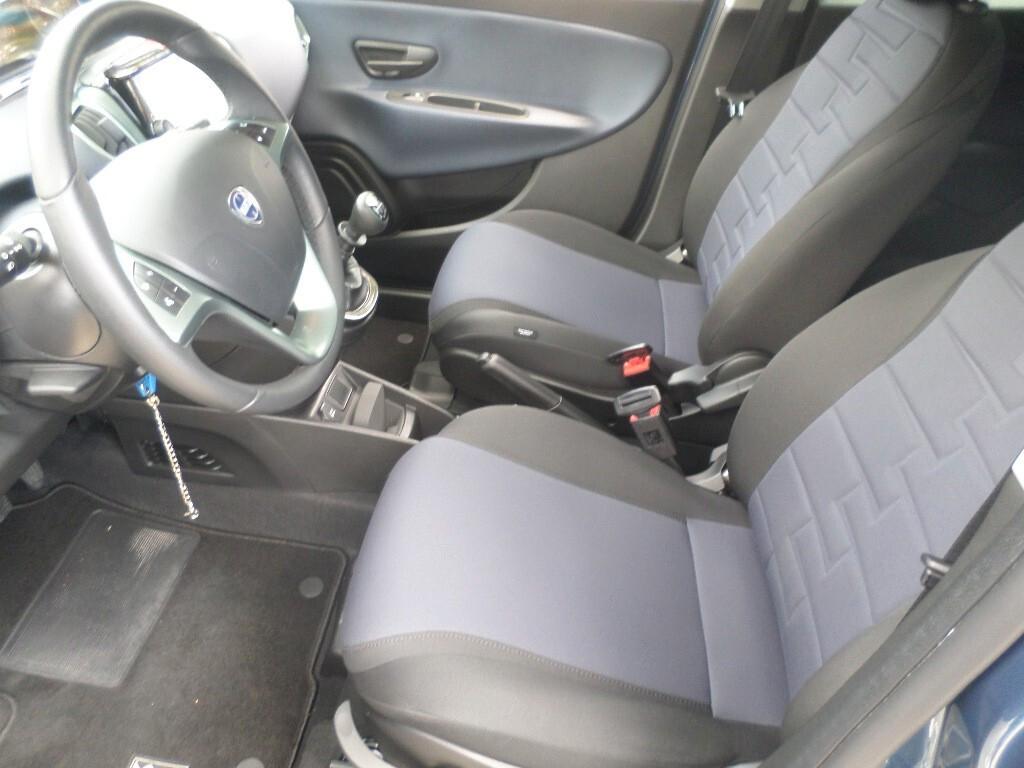 Lancia Ypsilon 1.0 FireFly 5 porte S&S Hybrid Gold Plus