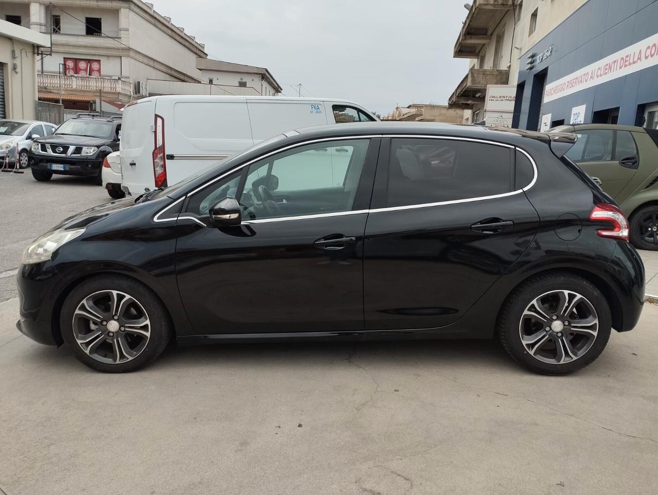 Peugeot 208 1.6 e-HDi 92 CV Stop&Start 5 porte Allure