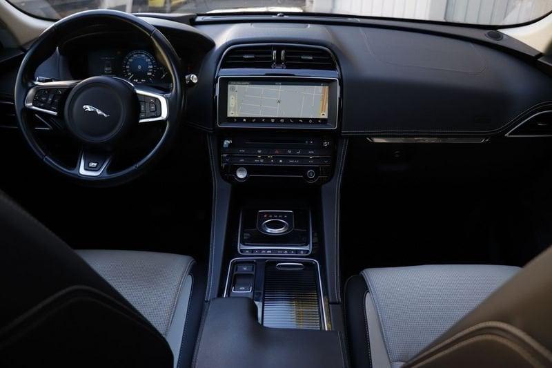 Jaguar F-Pace 3.0d V6 300 CV AWD R-Sport Tetto Panorama HeadUpDisplay Unicoproprietario