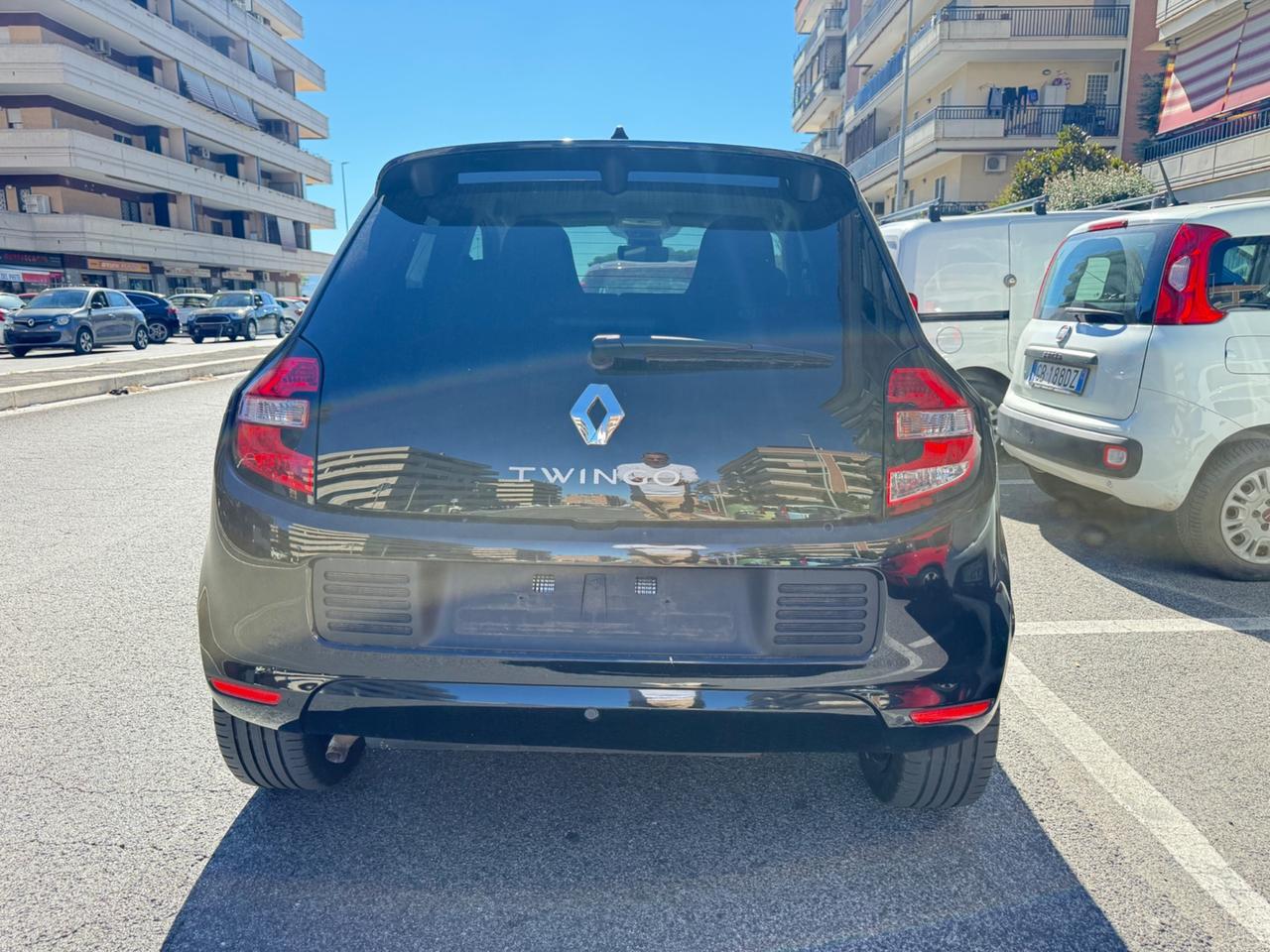 Renault Twingo TCe 90 CV La Parisienne LED PDC CLIMA AUTOAMTICO CERCHI 16 SCHERMO DIGITALE