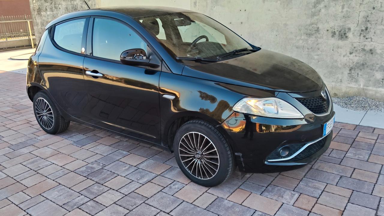 Lancia Ypsilon 2016 1.2 GPL