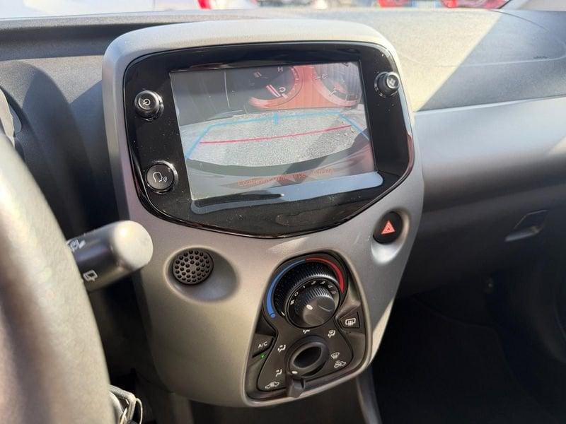 Toyota Aygo 1.0 VVT-i x-play MMT Automatica! RETROCAMERA