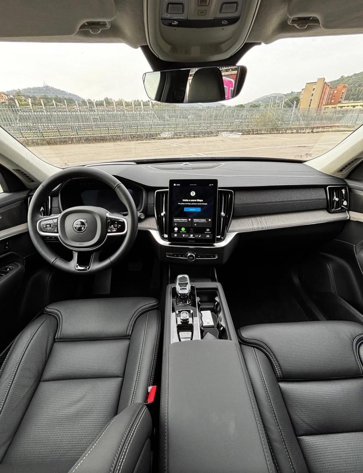 Volvo XC 90 XC90 B5 AWD automatico 7 posti Ultra Bright AUTO A NOLEGGIO