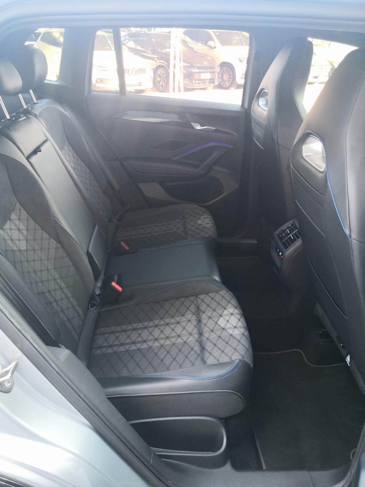 Volkswagen Tiguan 2.0 TDI 150 CV DSG R-Line ***GARANZIA VW***