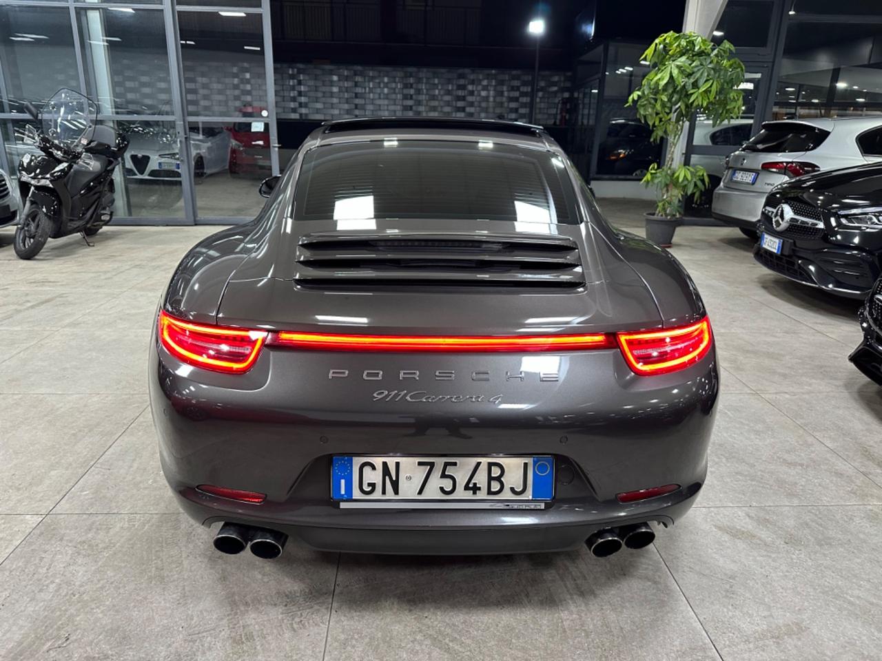 Porsche 911 3.4 Carrera 4 Coupé Scarichi Tetto 2015