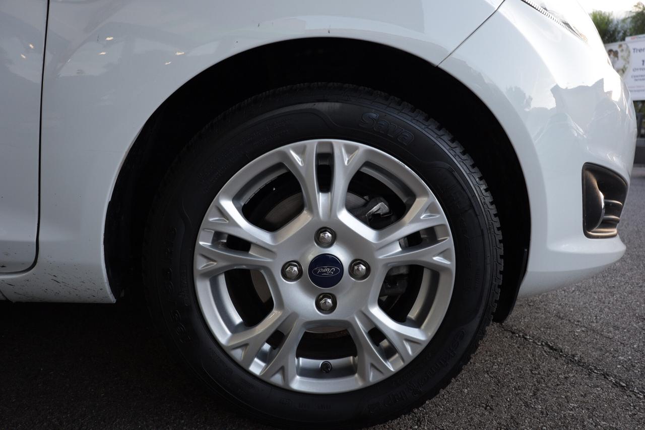 FORD FIESTA 1.5 TDCi 75CV TITANIUM PER NEOPATENTATI