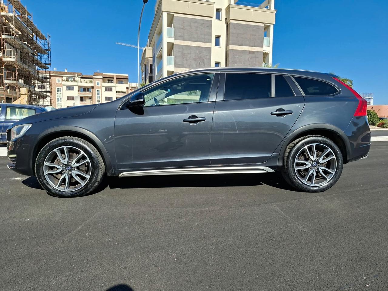 Volvo V60 Cross Country D4 AWD Geartronic Summum