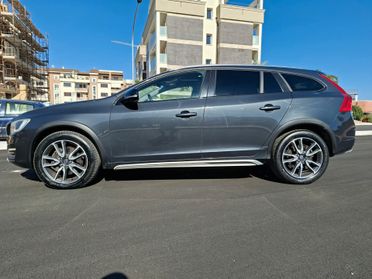 Volvo V60 Cross Country D4 AWD Geartronic Summum