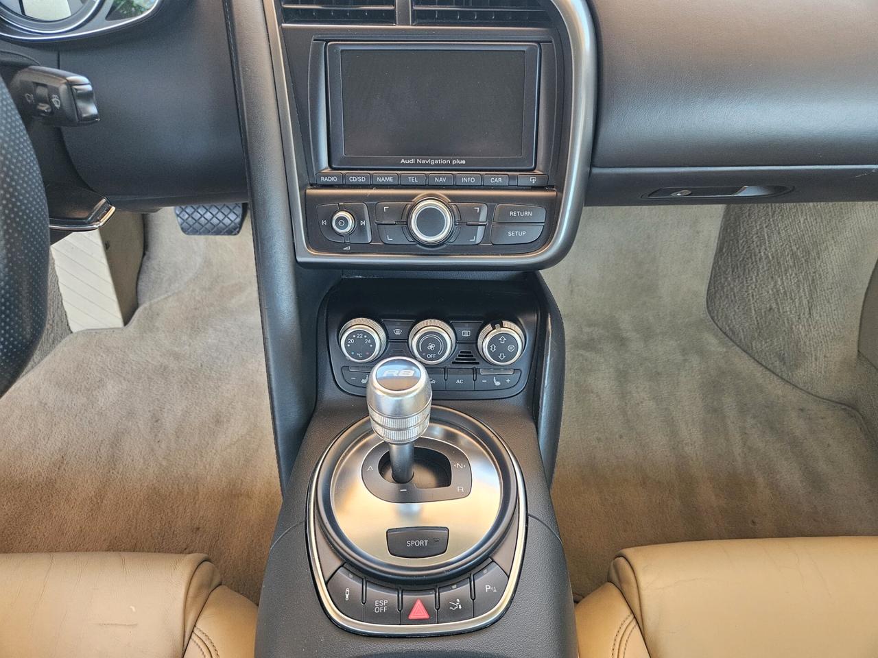 Audi R8 4.2 V8 FSI Quattro
