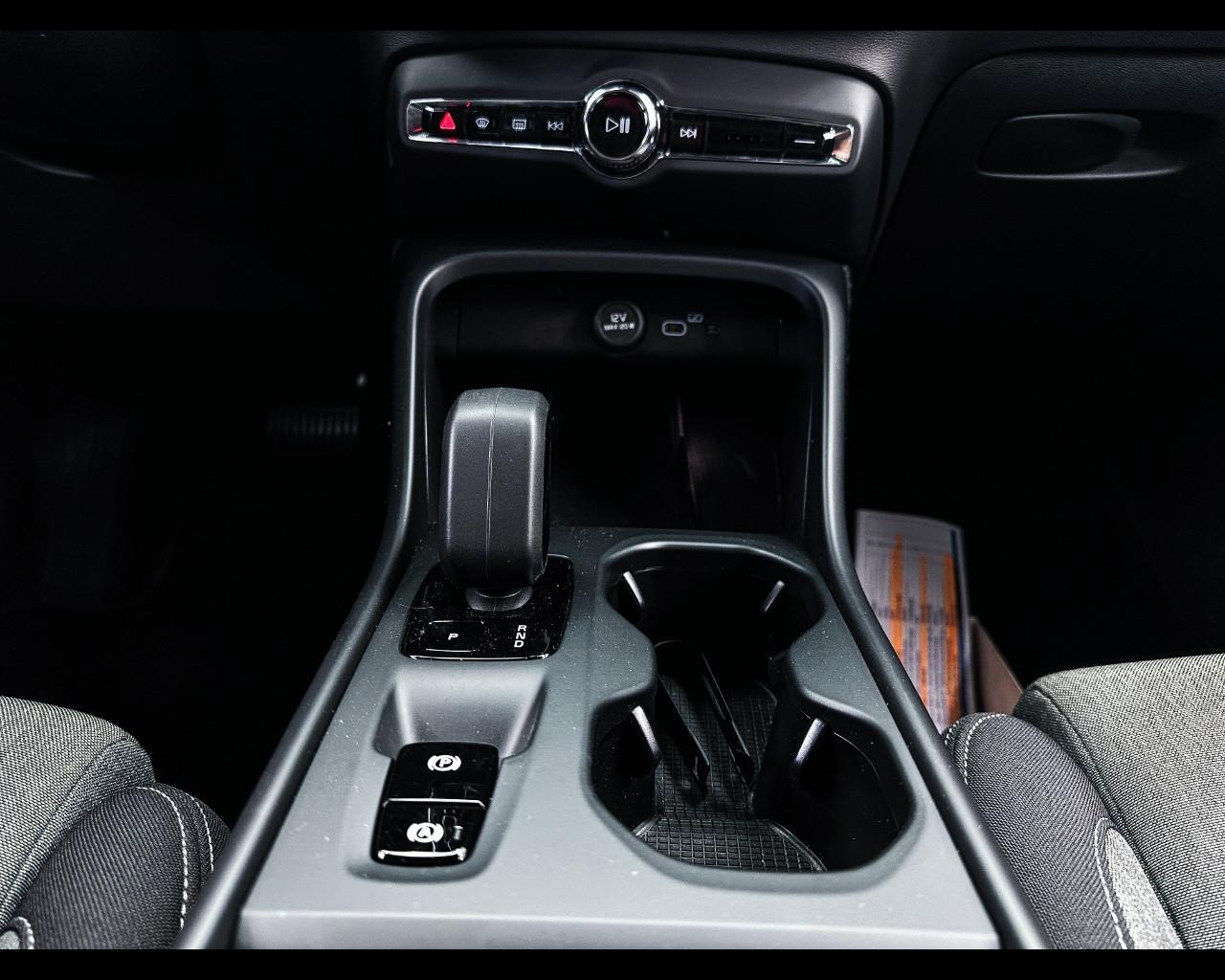 VOLVO XC40 (2017-->) - XC40 B3 automatico Core