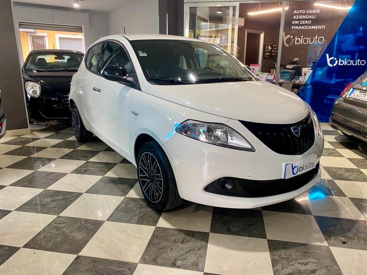 Lancia Ypsilon 1.0 FireFly 5 porte S&S Hybrid Ecochic Silver-2023