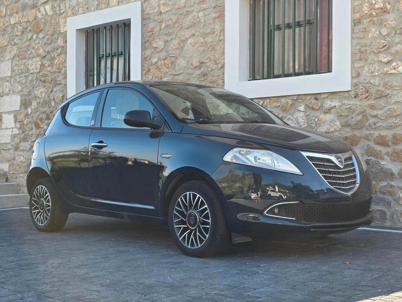 Lancia Ypsilon 1.2 69 CV 5 porte Gold