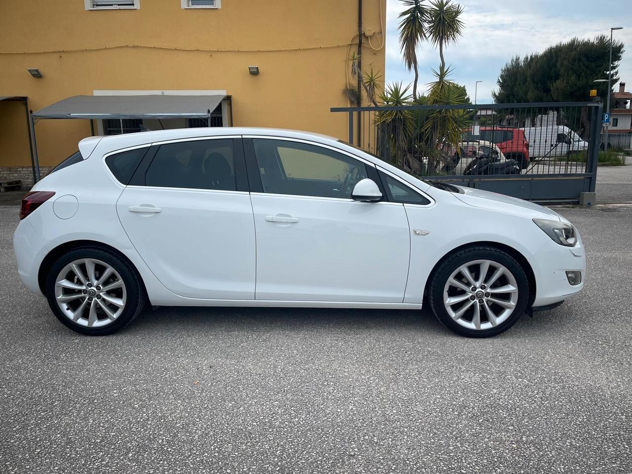 Opel Astra 1.4 Turbo 140CV 5 porte Cosmo