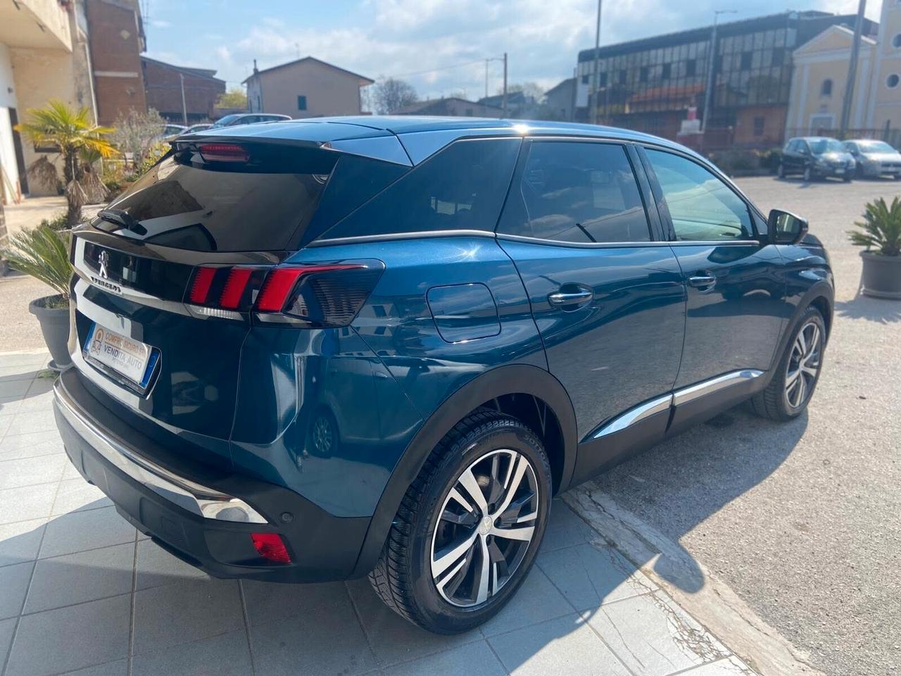 Peugeot 3008 HDi 130CV EAT8 Allure 2023 KM 30.000