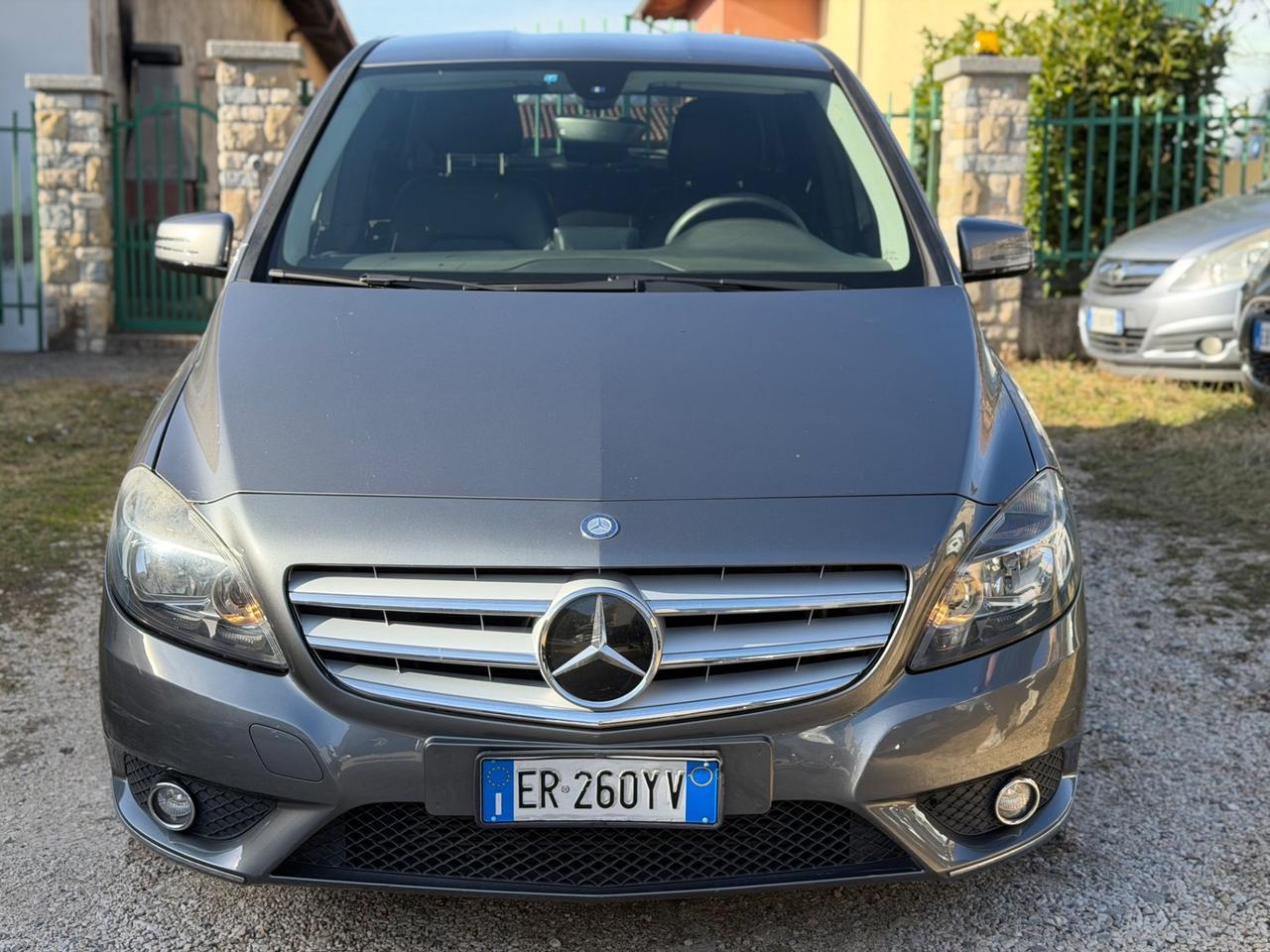 Mercedes-benz B 180 CDI FULLOPT KMCERT RETROCAM
