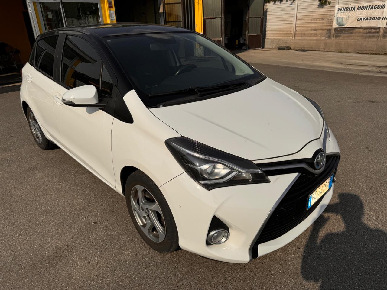 Toyota Yaris 1.5 Hybrid 73 CV 5p Business AUTOMATICA NAVI NEO PATENTATI GARANZIA PERFETTA