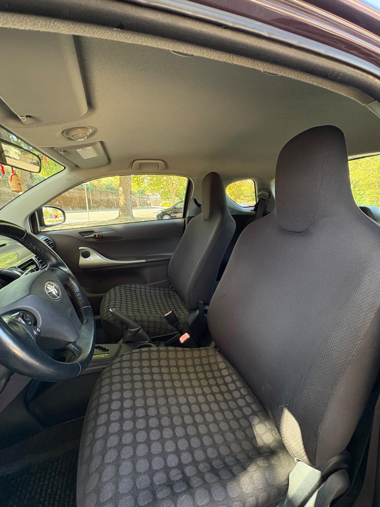 Toyota IQ Automatica 1.0 benzina 68cv