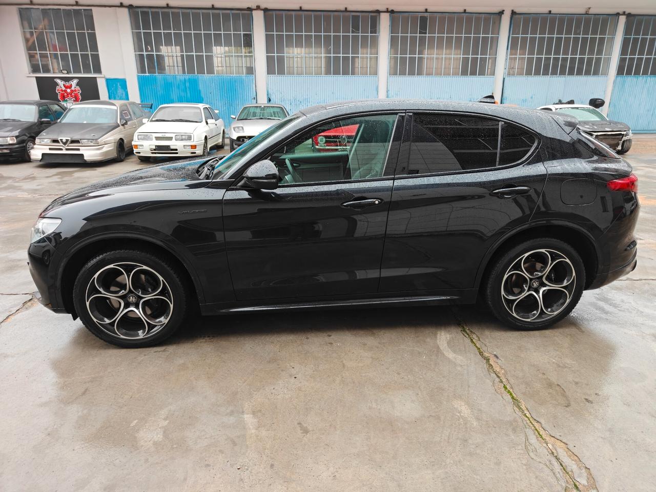 Alfa Romeo Stelvio Q4 Veloce total black