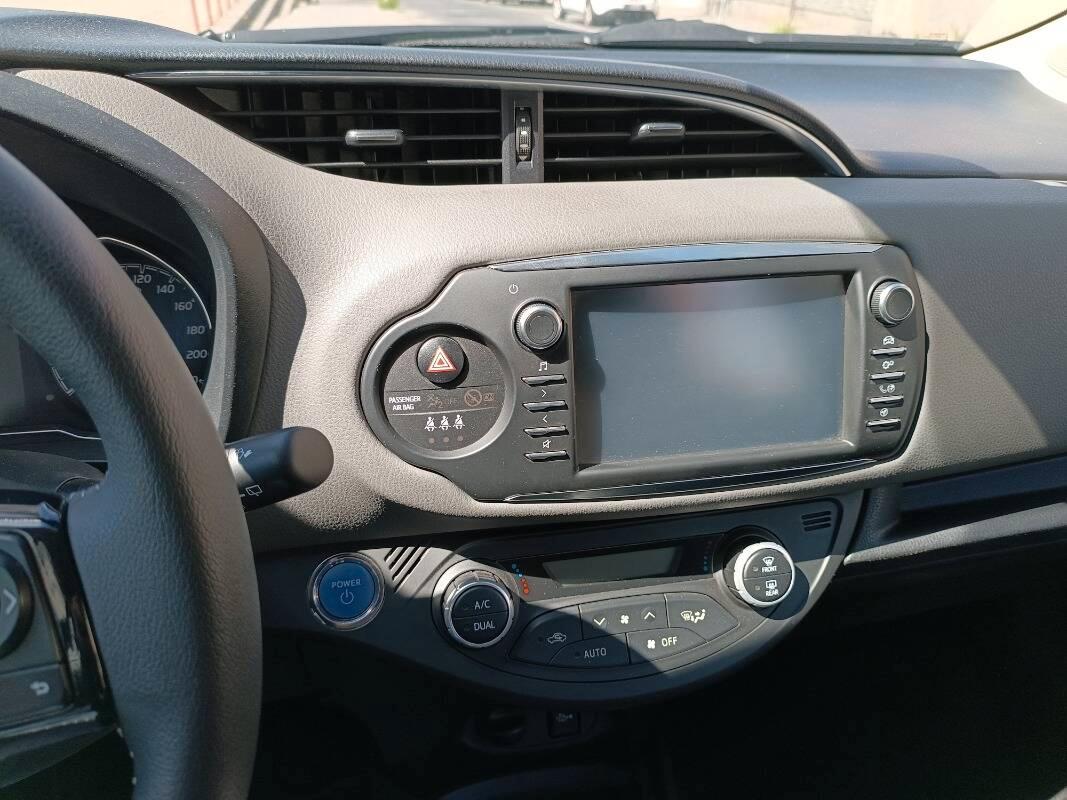 Toyota Yaris 1.5 Hybrid Business 73CV
