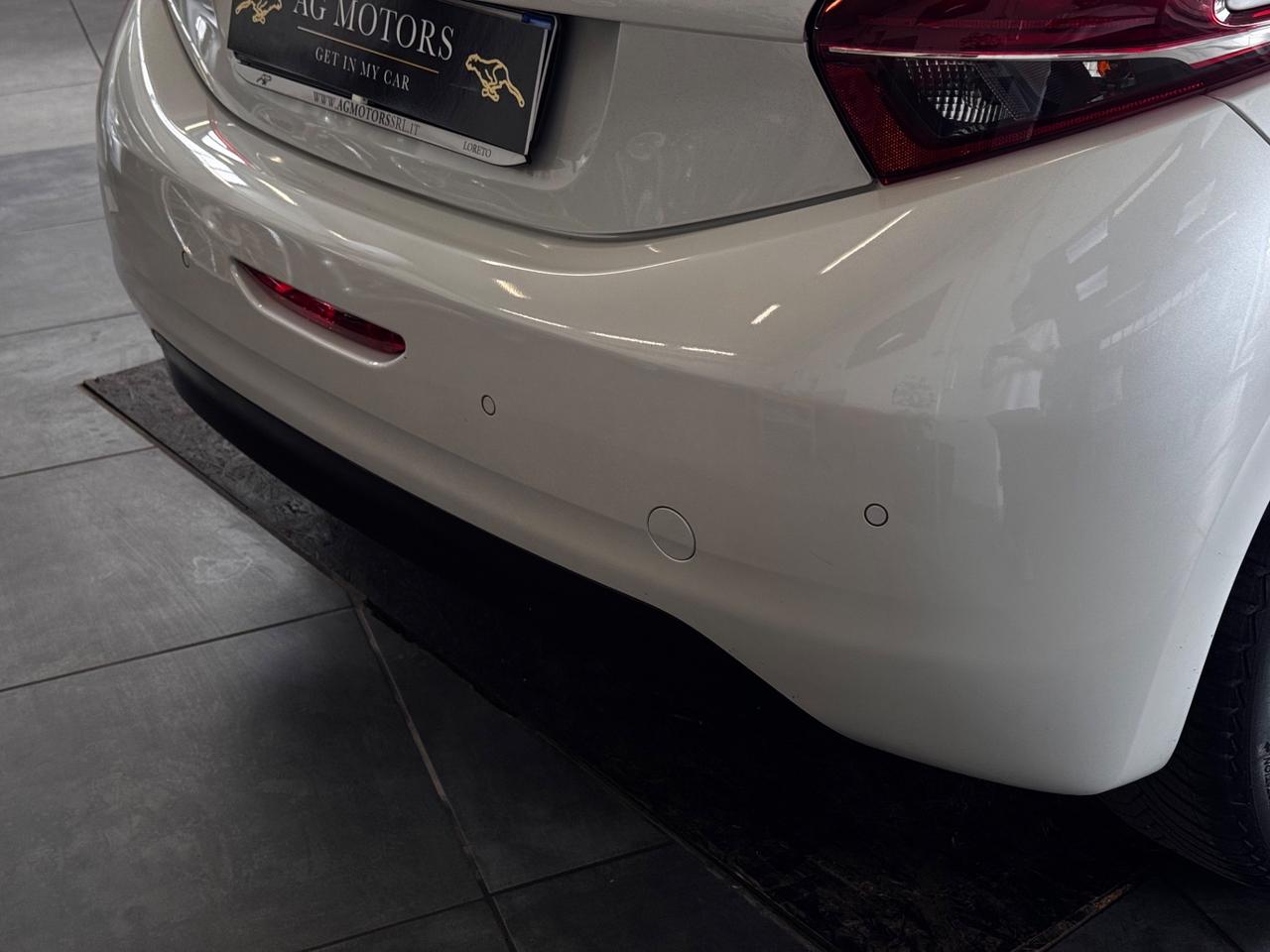 Peugeot 208 BlueHDi 100 S&S 5 porte Signature