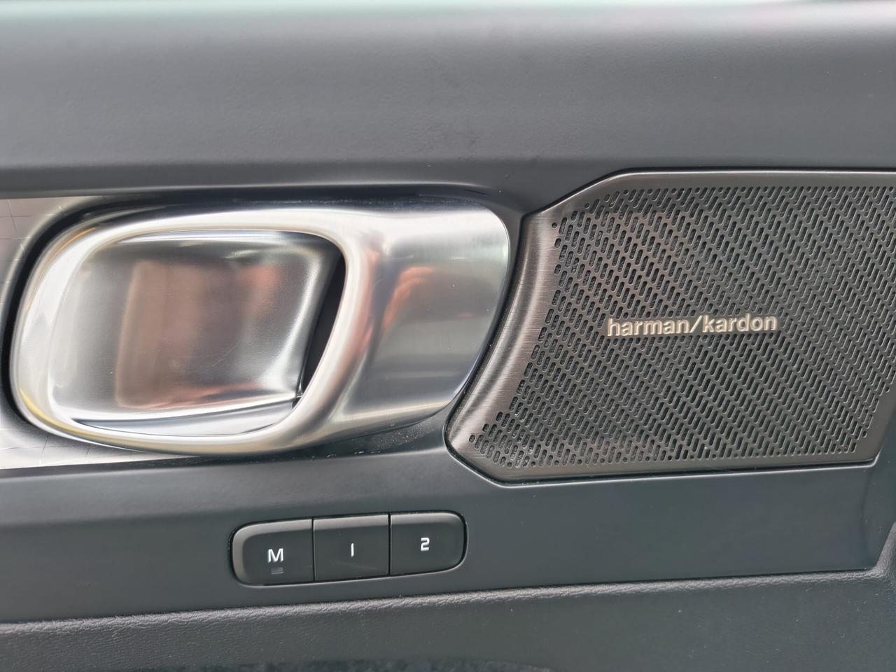 Volvo XC40 2.0 AWD automatico Plus Dark *PREZZO REALE*