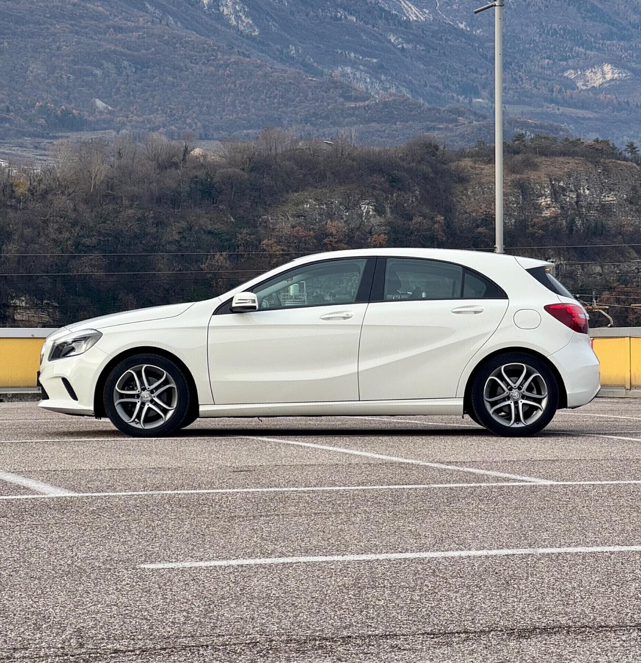 Mercedes-benz A 180 Premium SOLO 84.000km