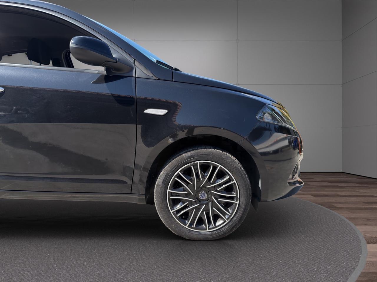 Lancia Ypsilon 1.0 Firefly Hybrid Gold