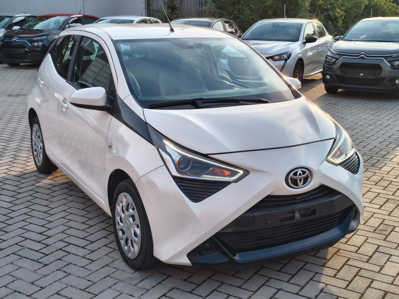 Toyota Aygo Connect 1.0 VVT-i 72 CV 5 porte x-fun
