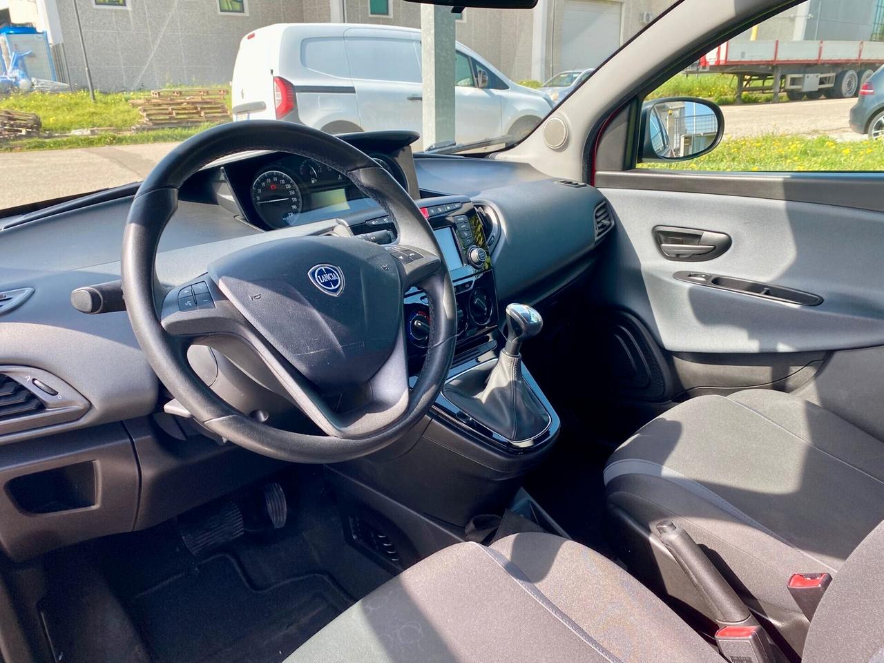 Lancia Ypsilon 0.9 TwinAir 85 CV S&S aut. Silver