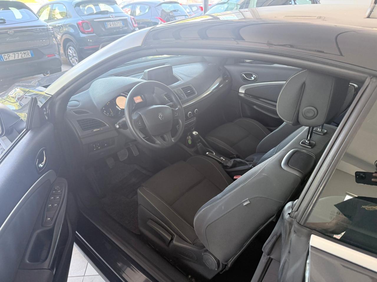Renault Megane Mégane C-C 1.5 dCi 110CV EDC Wave Edition
