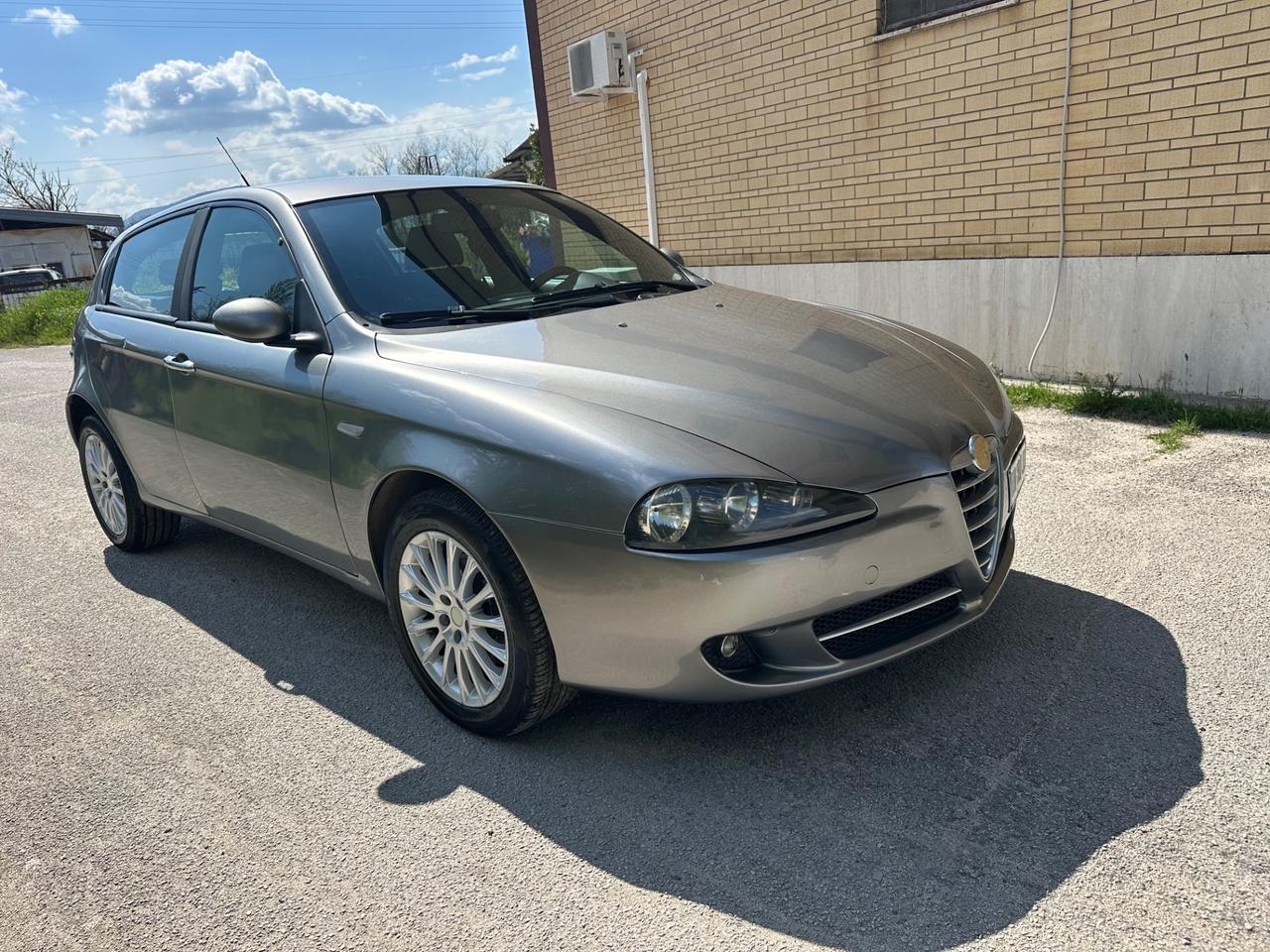 Alfa Romeo 147 1.9 JTD (120) 5 porte Distinctive