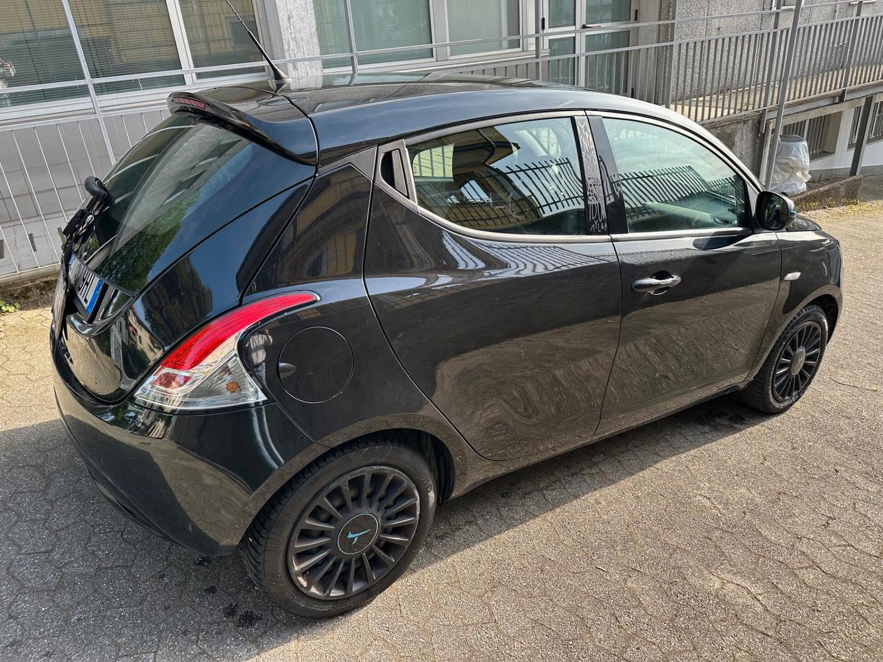 Lancia Ypsilon 1.2 69 CV 5 porte S&S Silver*NEOPATENTATI